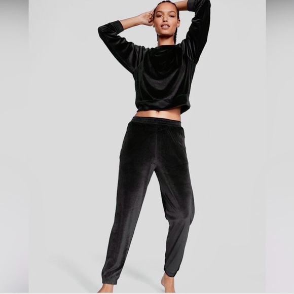 Victoria’s Secret Black ribbed Velour sweatshirt XXL - Picture 3 of 5